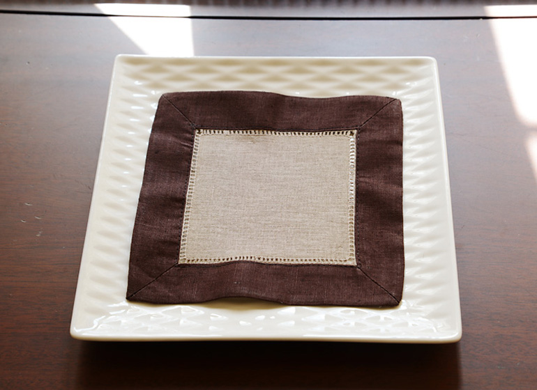 almond with brown border