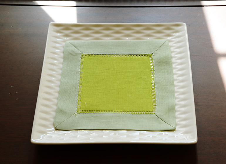 hot green with fog green color border.